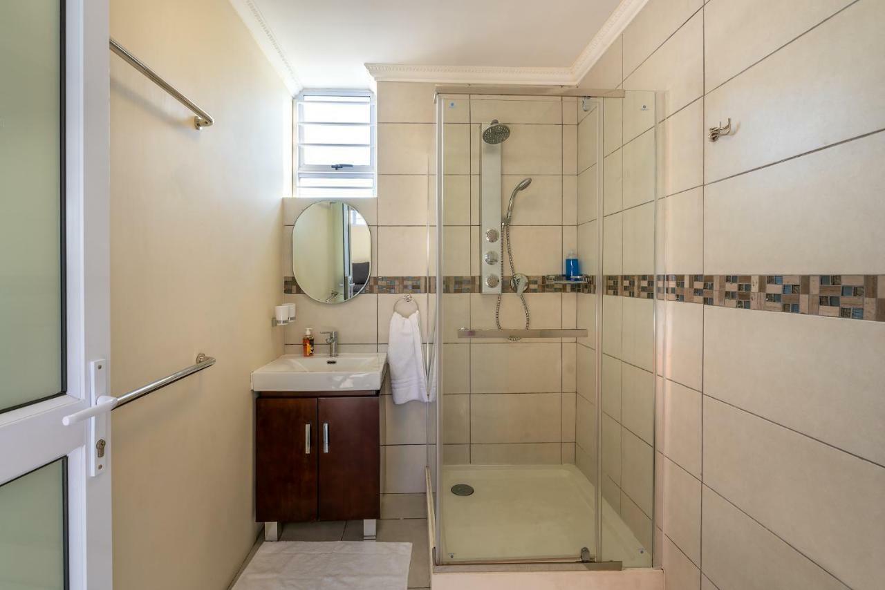 Pro Moni'S Guesthouse Мюзенберг Екстериор снимка