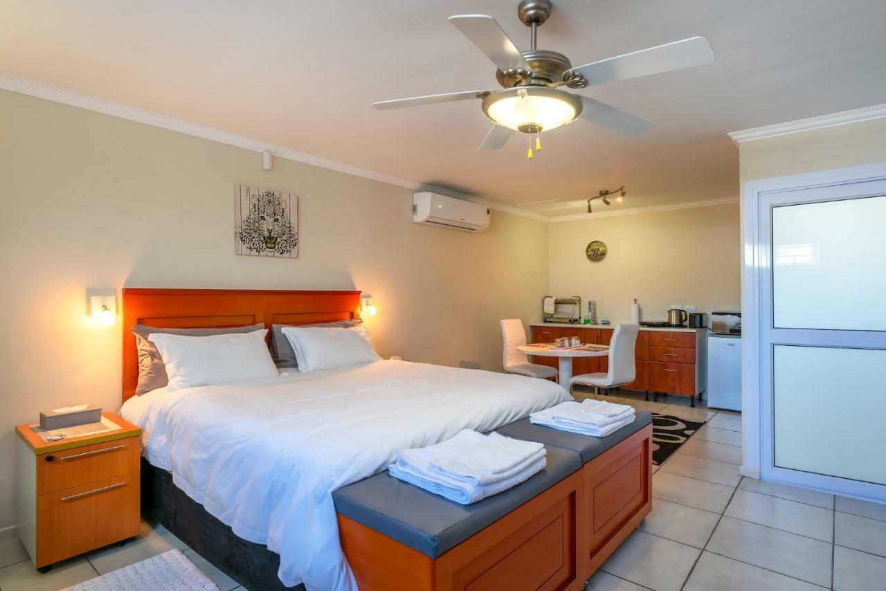 Pro Moni'S Guesthouse Мюзенберг Екстериор снимка