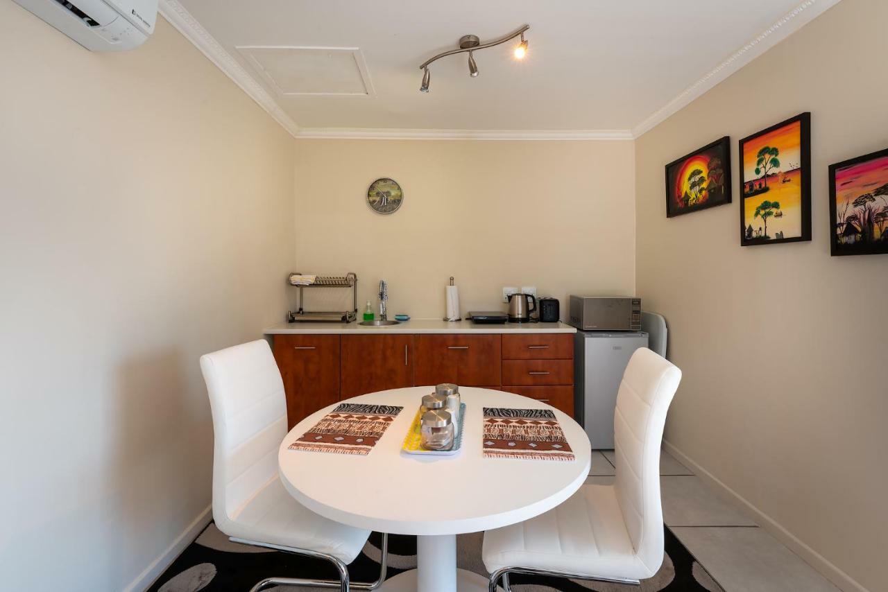 Pro Moni'S Guesthouse Мюзенберг Екстериор снимка