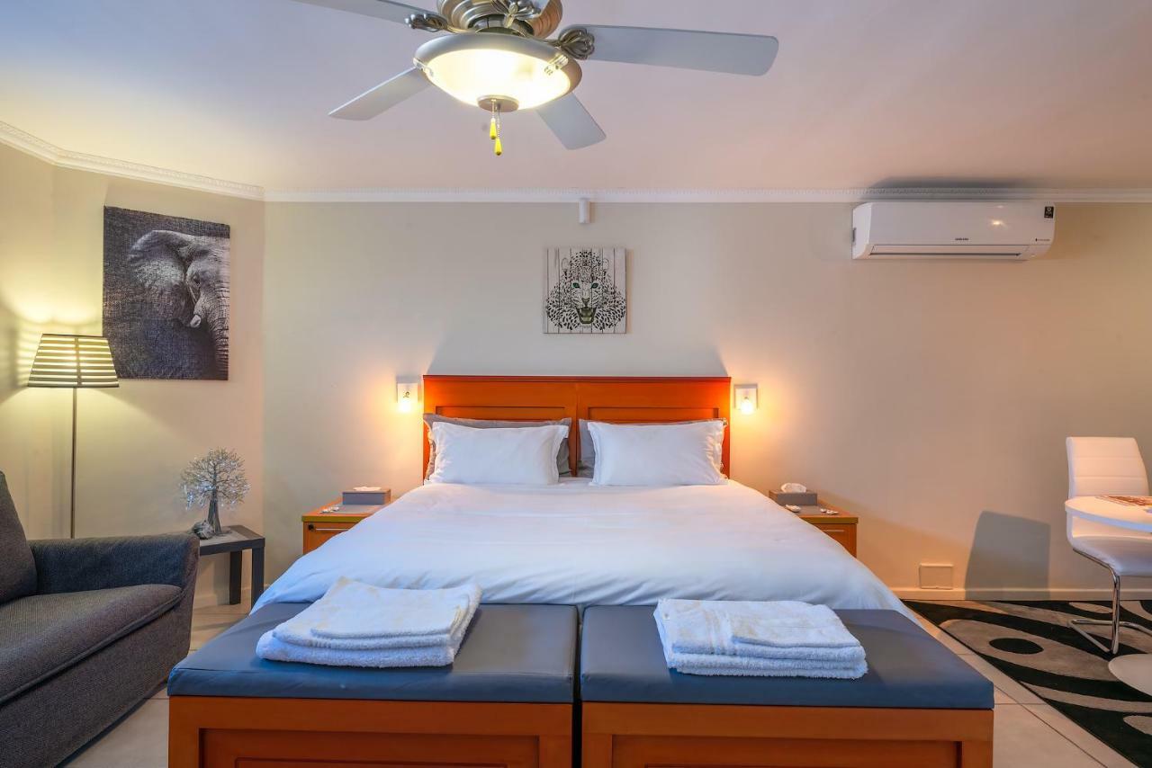 Pro Moni'S Guesthouse Мюзенберг Екстериор снимка